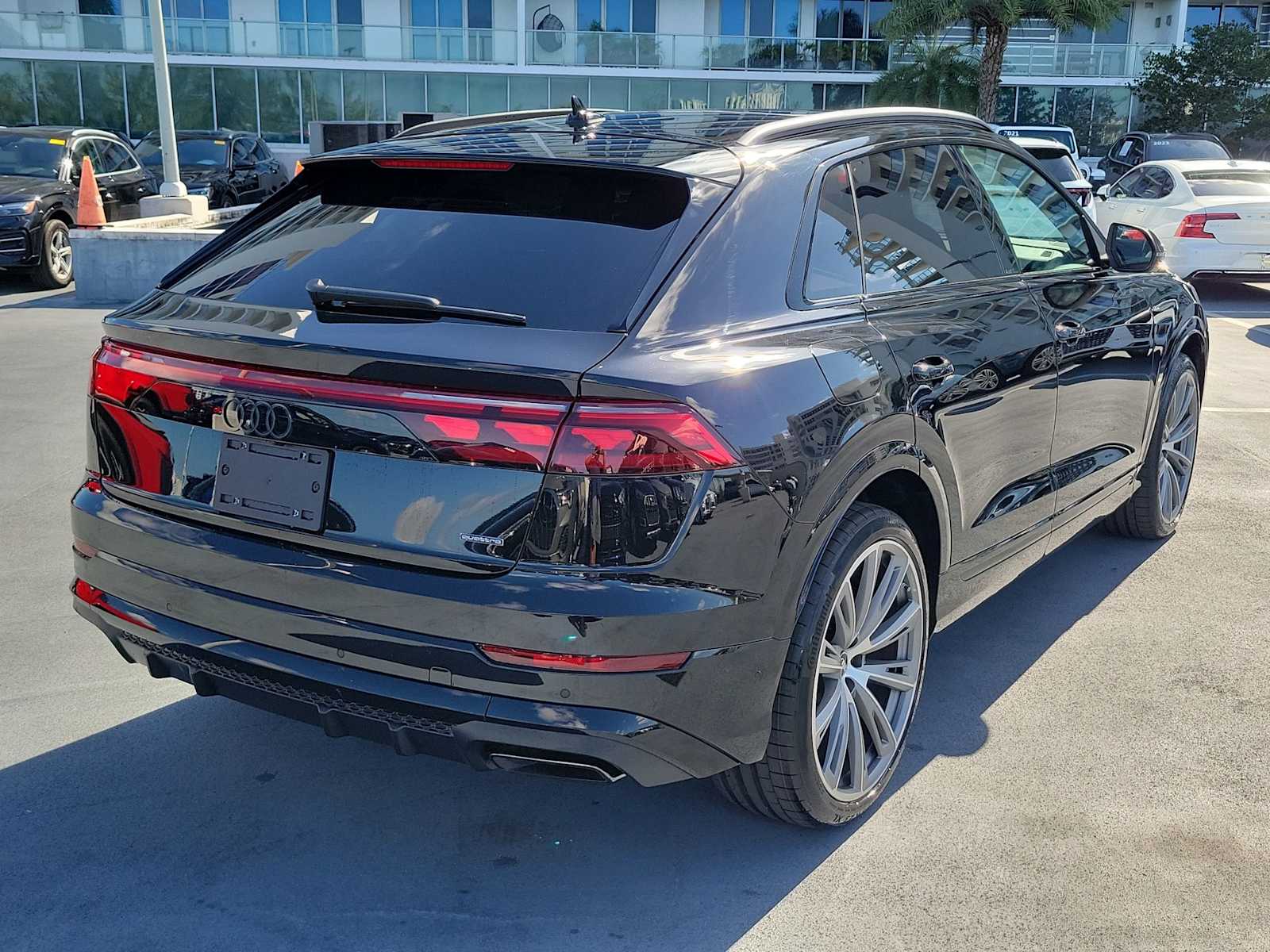 Thumbnail: 2026 Audi Q8 - 6