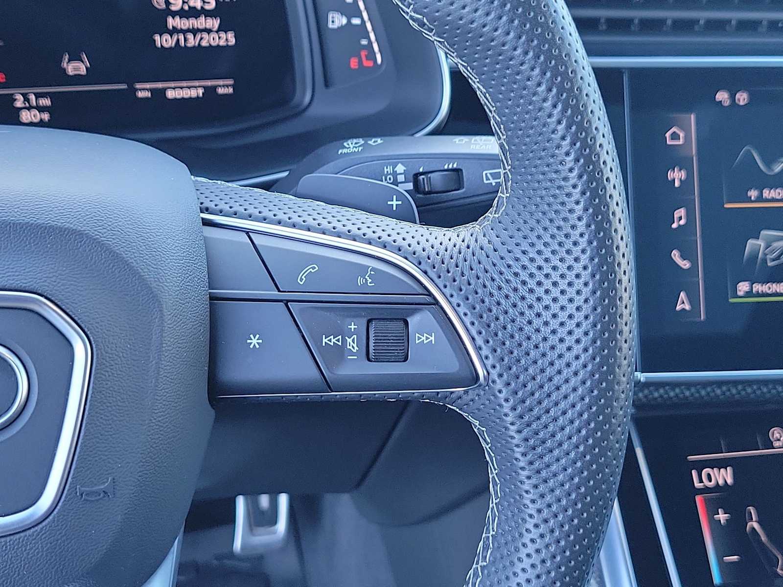 Thumbnail: 2023 Audi SQ7 - 22