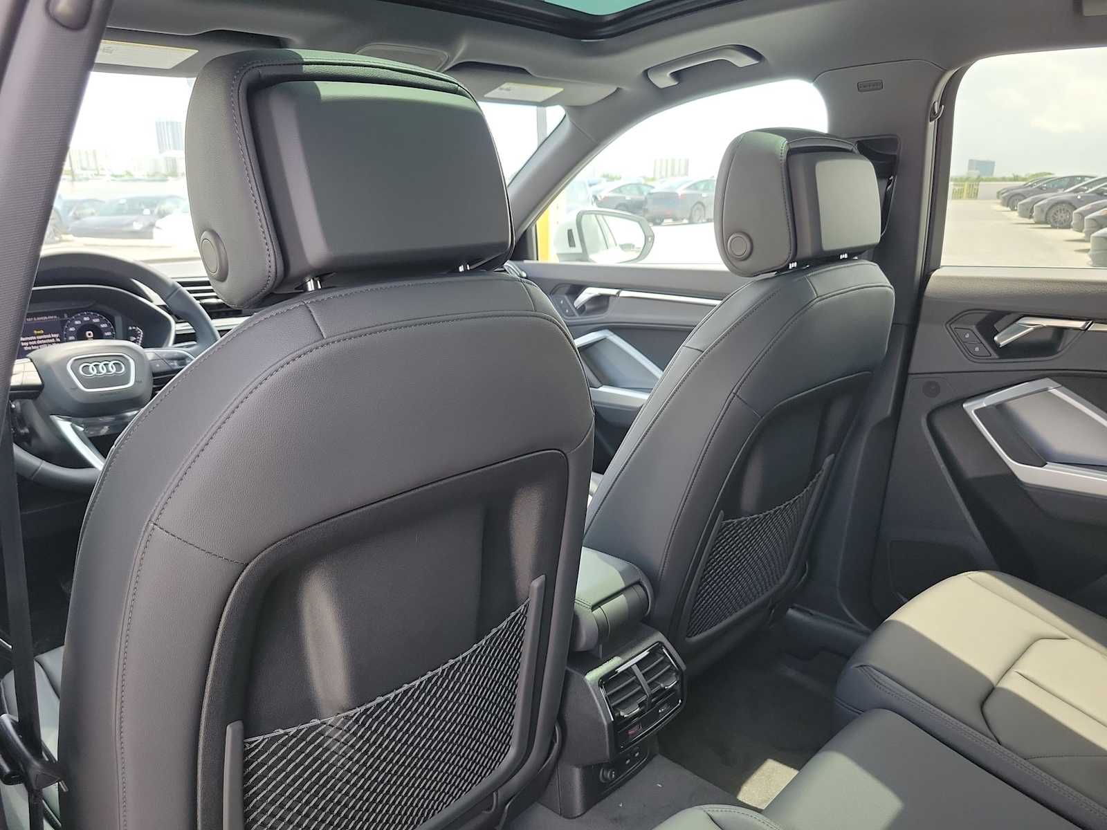 Thumbnail: 2025 Audi Q3 - 17