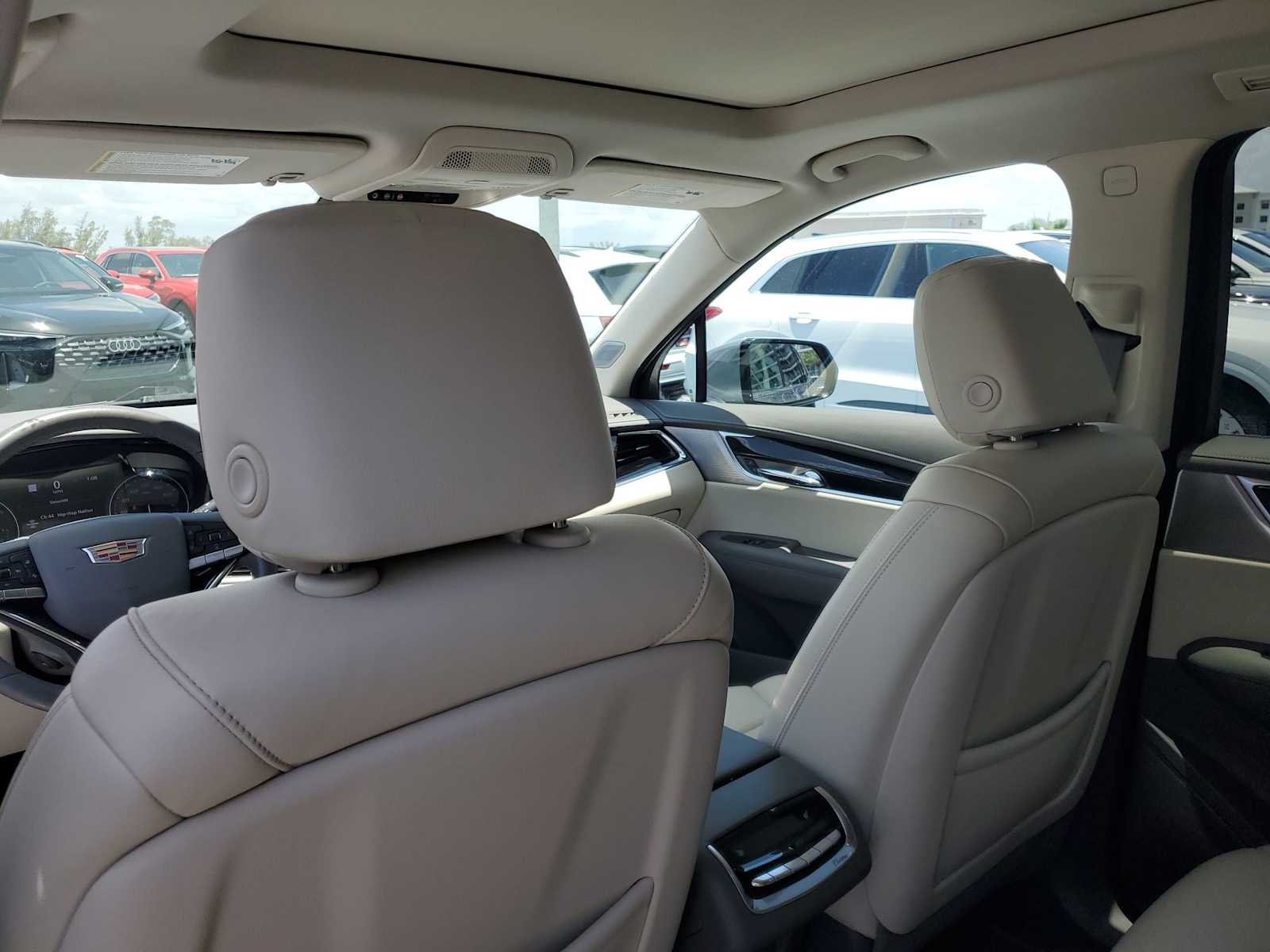 Thumbnail: 2023 Cadillac XT6 - 14