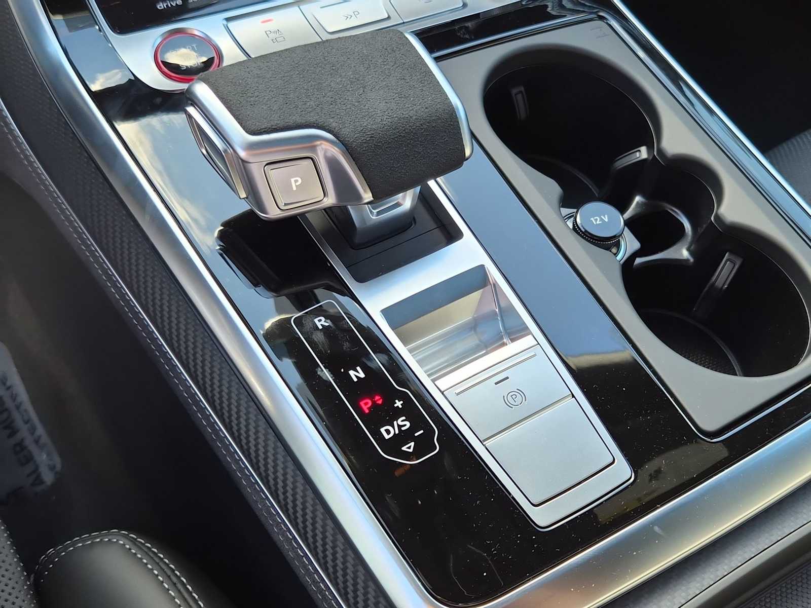 Thumbnail: 2026 Audi RS Q8 - 25