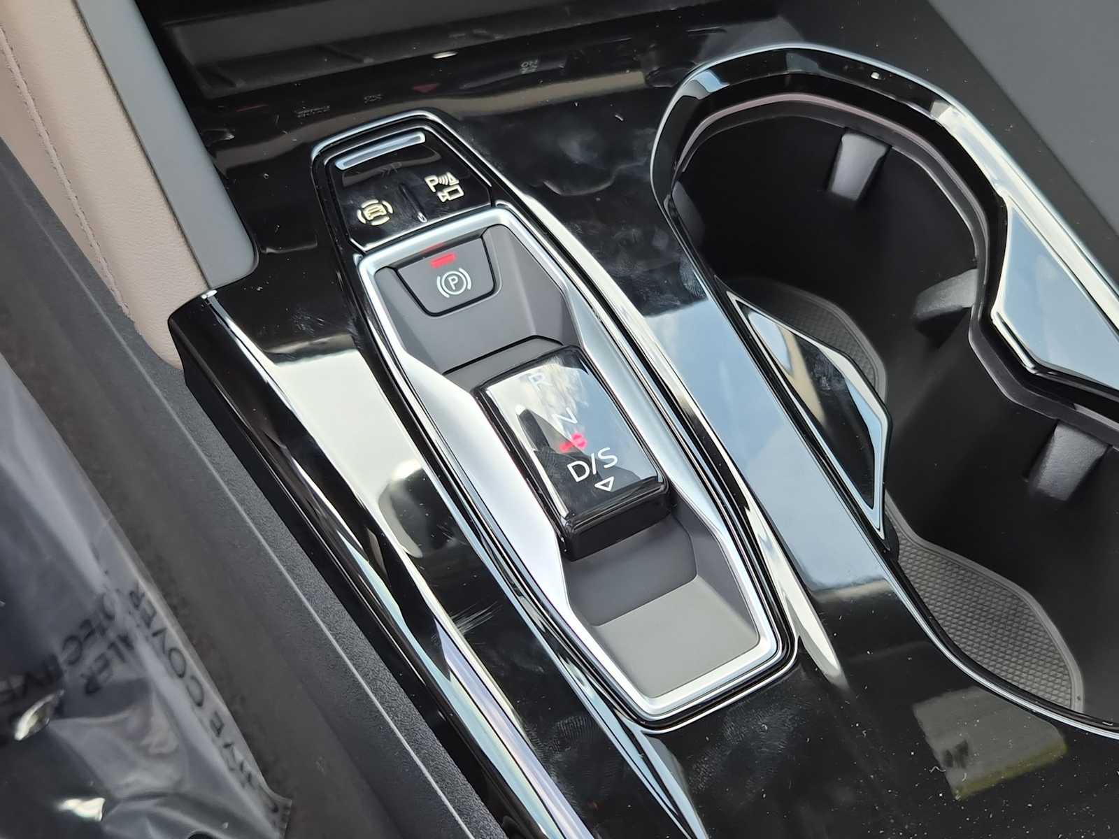 Thumbnail: 2025 Audi Q5 - 25