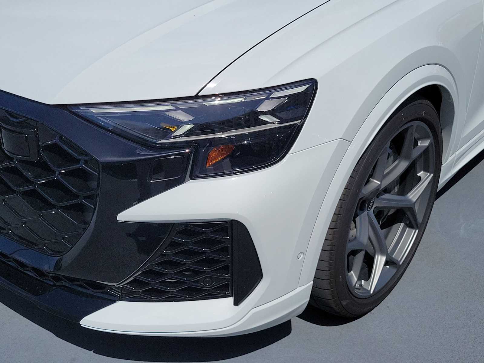 Thumbnail: 2026 Audi RS Q8 - 10