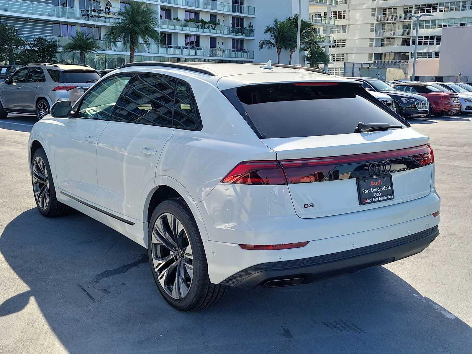 Thumbnail: 2025 Audi Q8 - 4