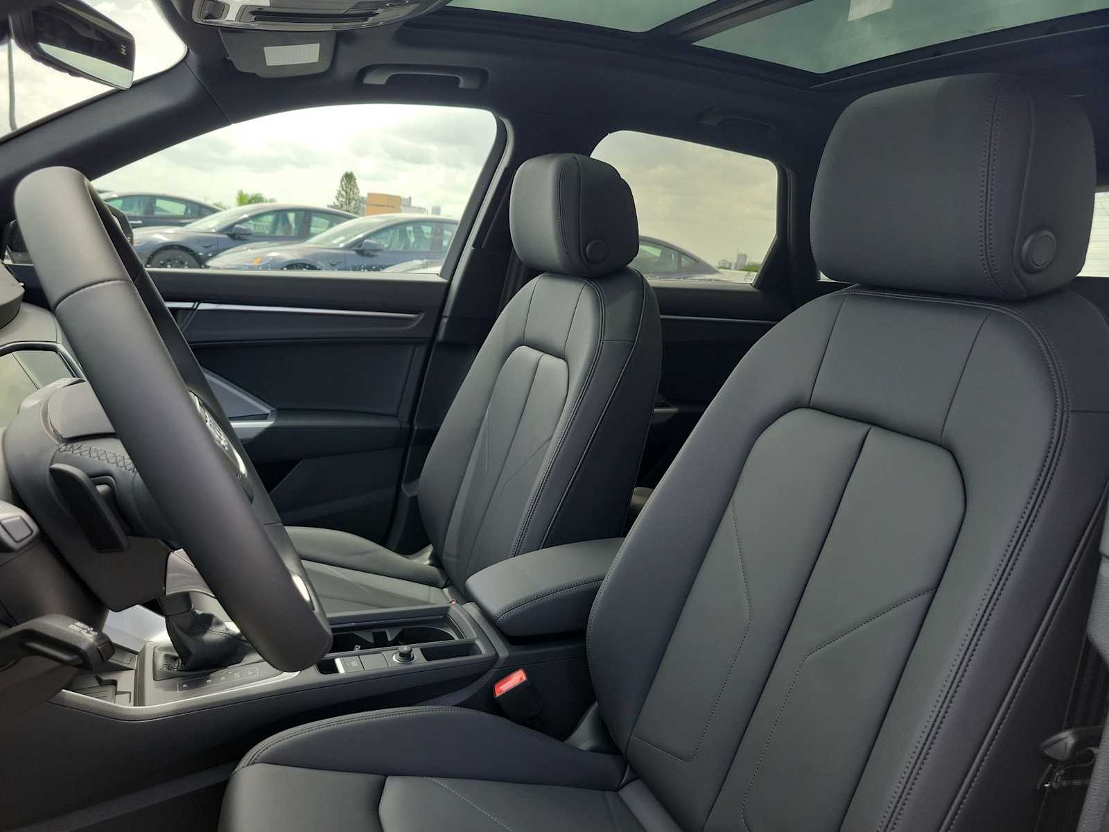 Thumbnail: 2025 Audi Q3 - 15