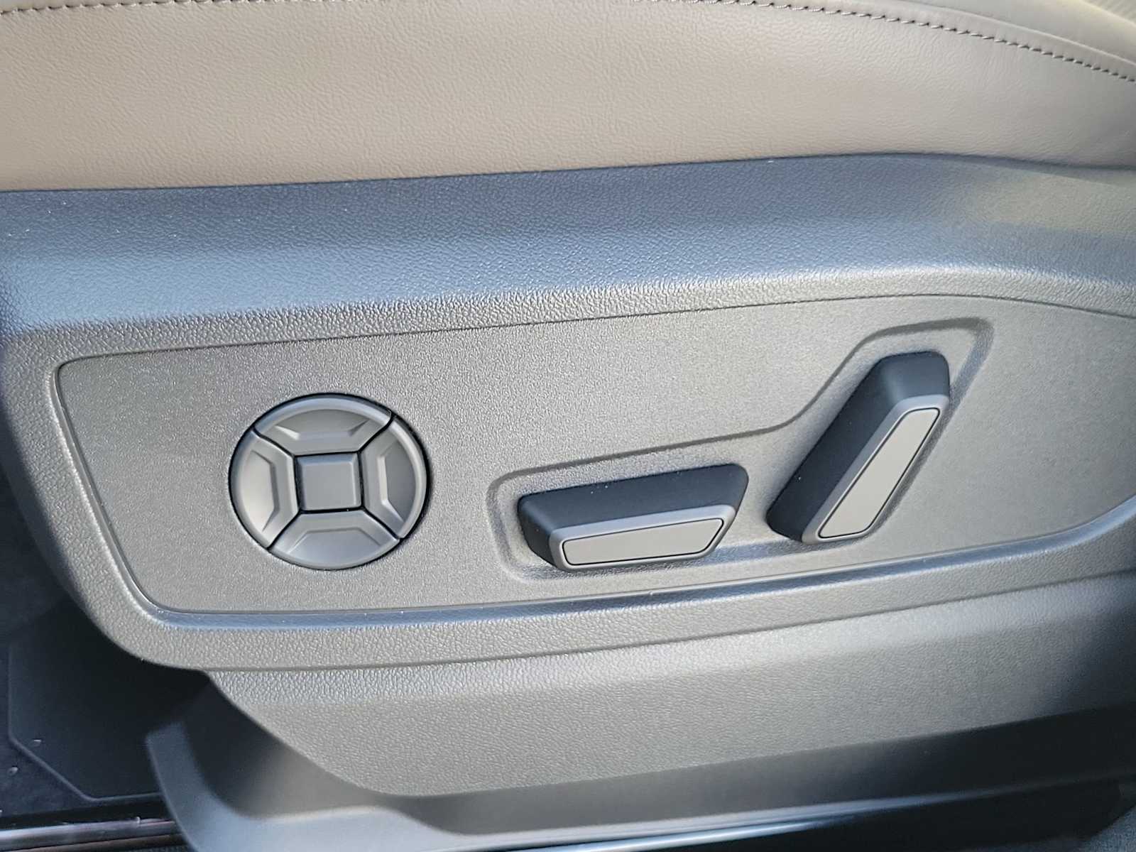 Thumbnail: 2025 Audi Q5 - 16