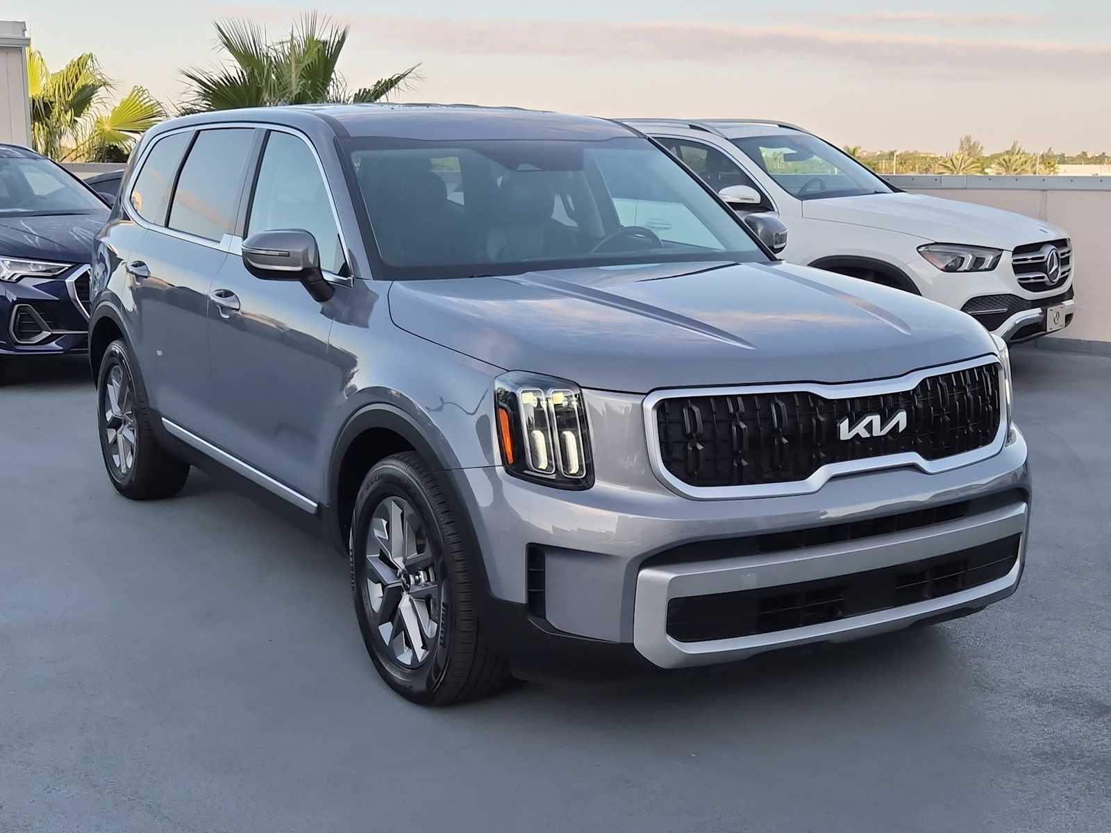 Thumbnail: 2023 Kia Telluride - 7