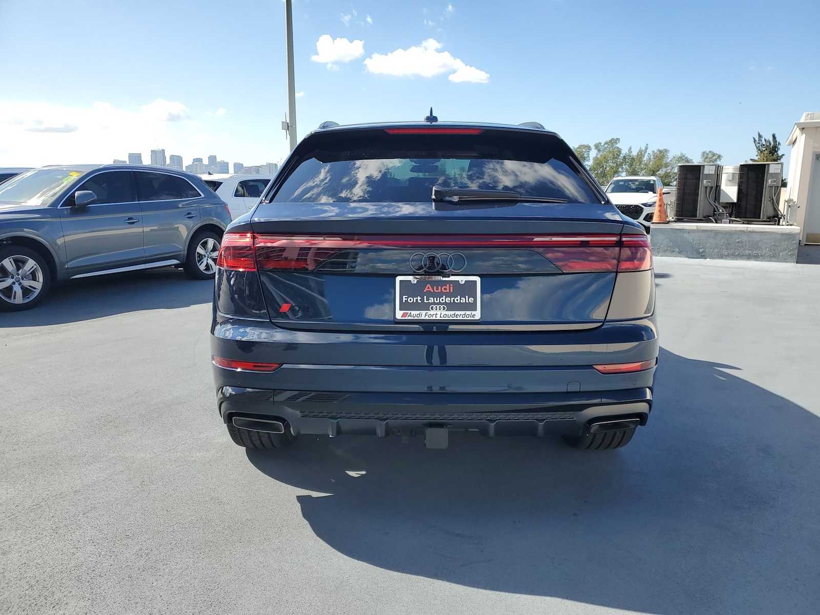 Thumbnail: 2025 Audi Q8 - 5