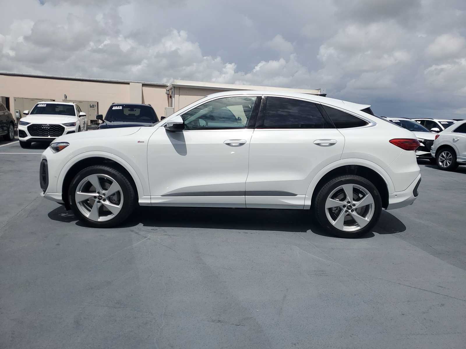 Thumbnail: 2025 Audi Q5 - 3