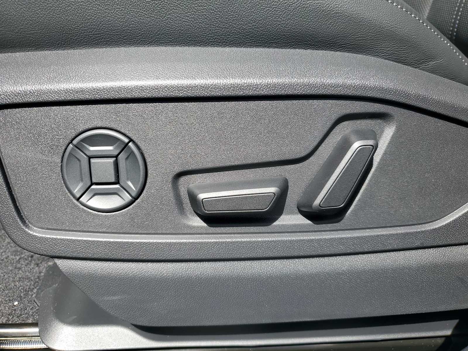 Thumbnail: 2025 Audi Q5 - 13