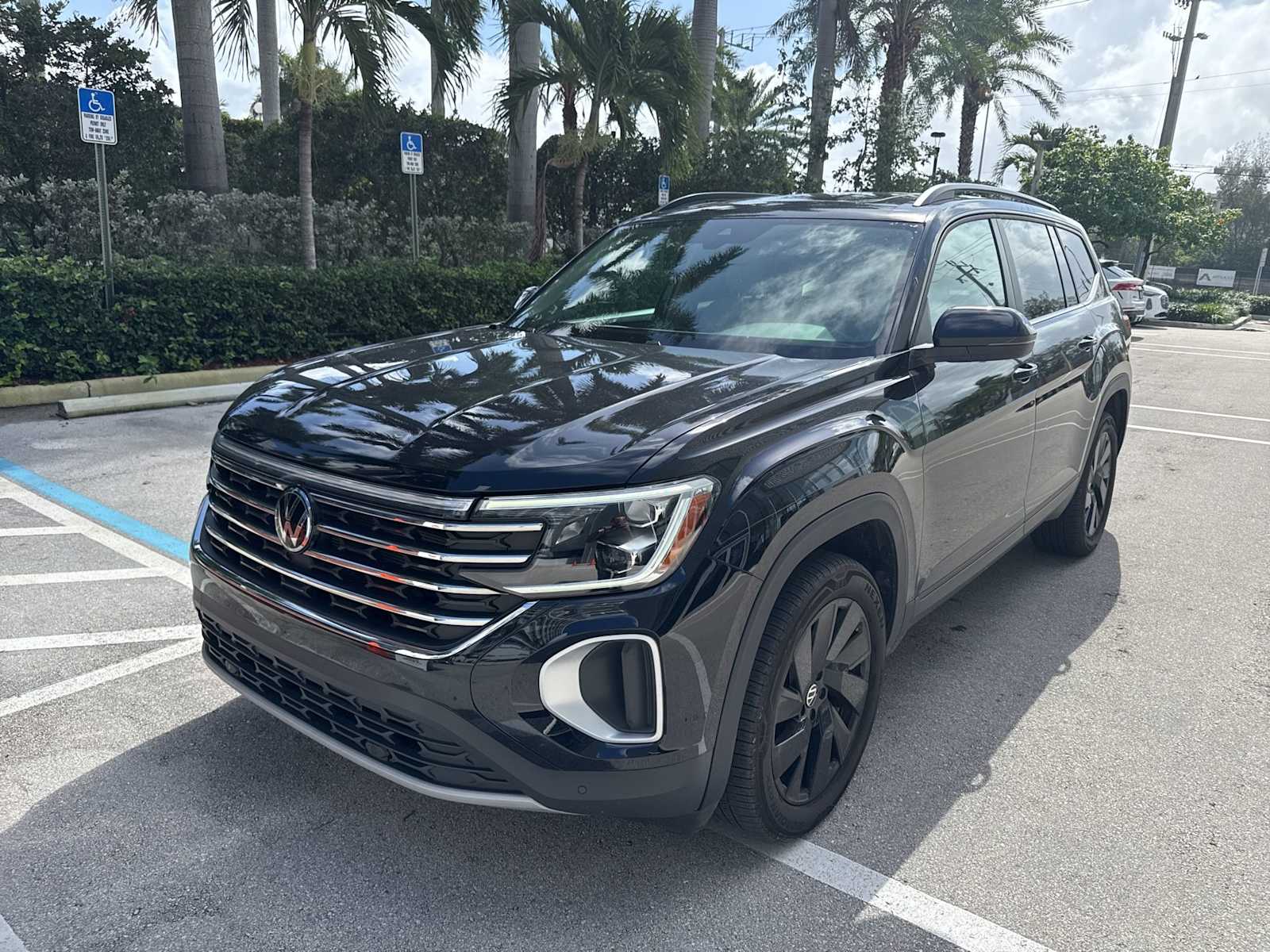 Thumbnail: 2024 Volkswagen Atlas - 1