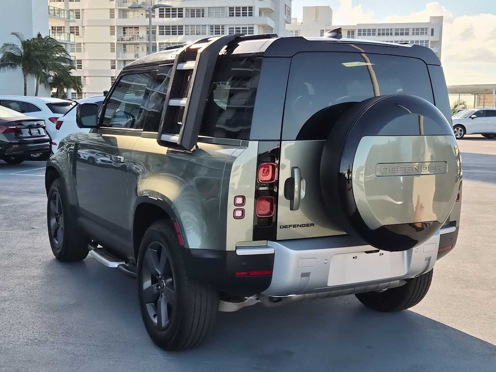 Thumbnail: 2022 Land Rover Defender - 4