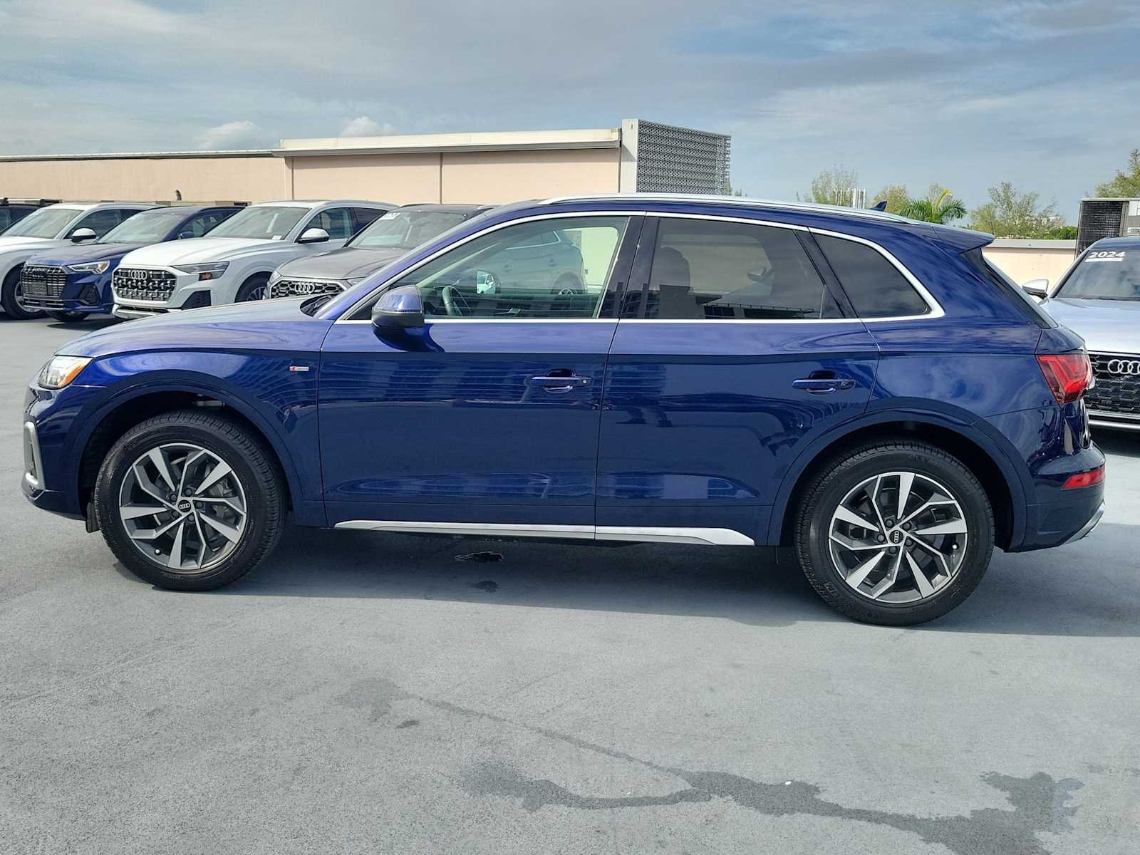 Thumbnail: 2022 Audi Q5 - 3