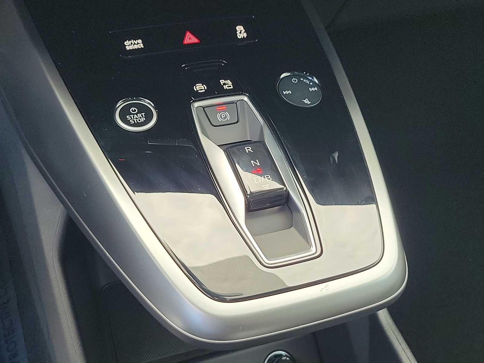 Thumbnail: 2026 Audi Q4 e-tron - 25