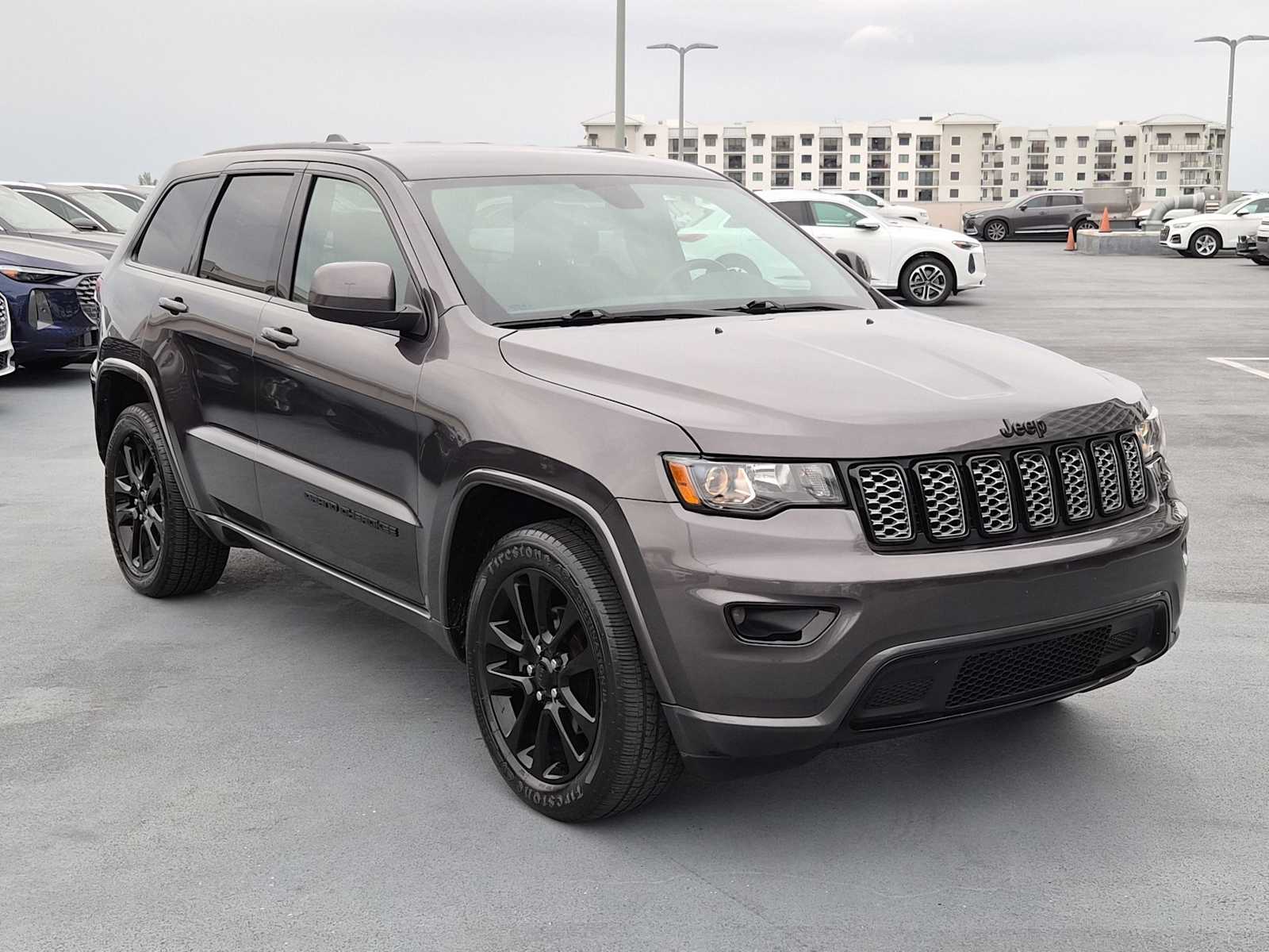 Thumbnail: 2019 Jeep Grand Cherokee - 8
