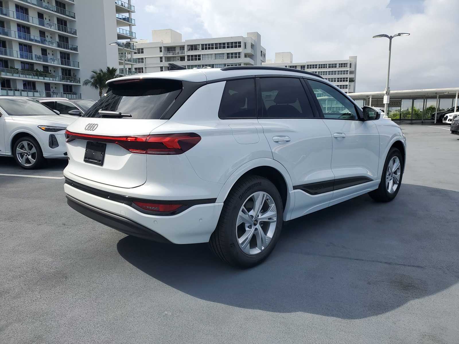 Thumbnail: 2025 Audi Q6 e-tron - 6