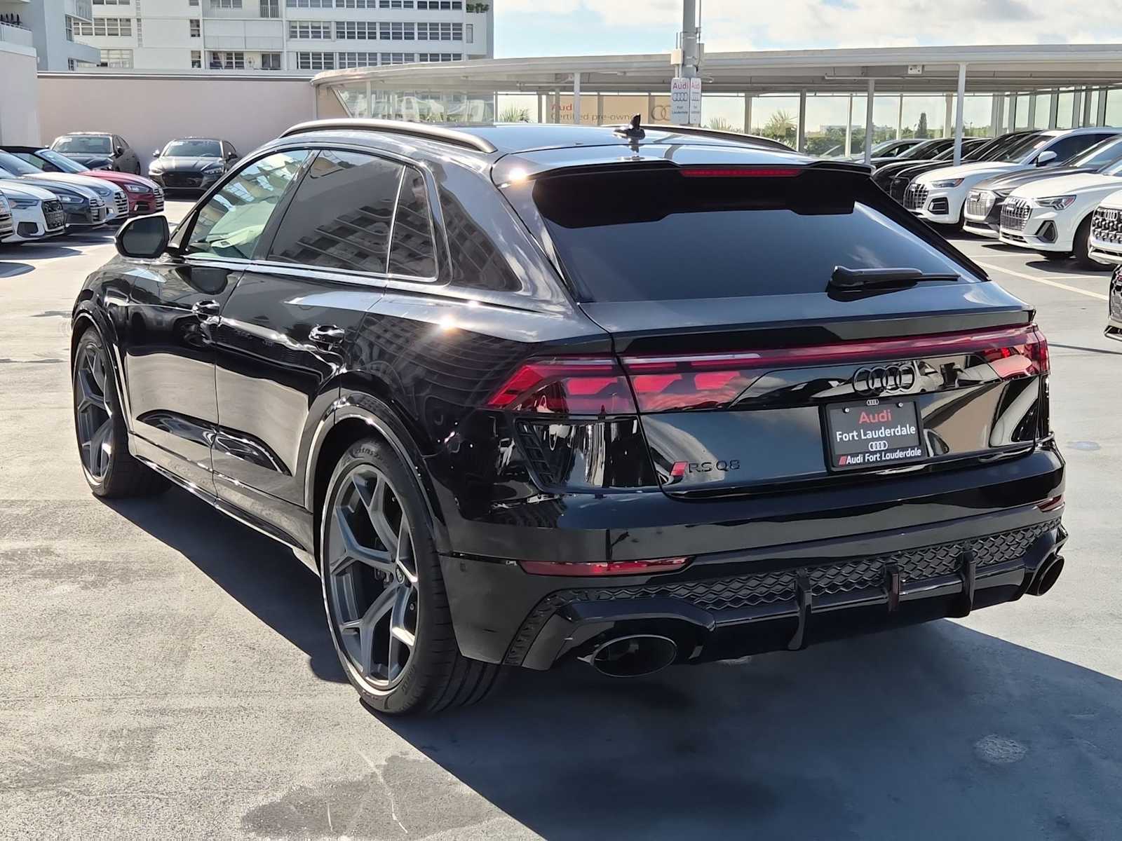 Thumbnail: 2026 Audi RS Q8 - 4