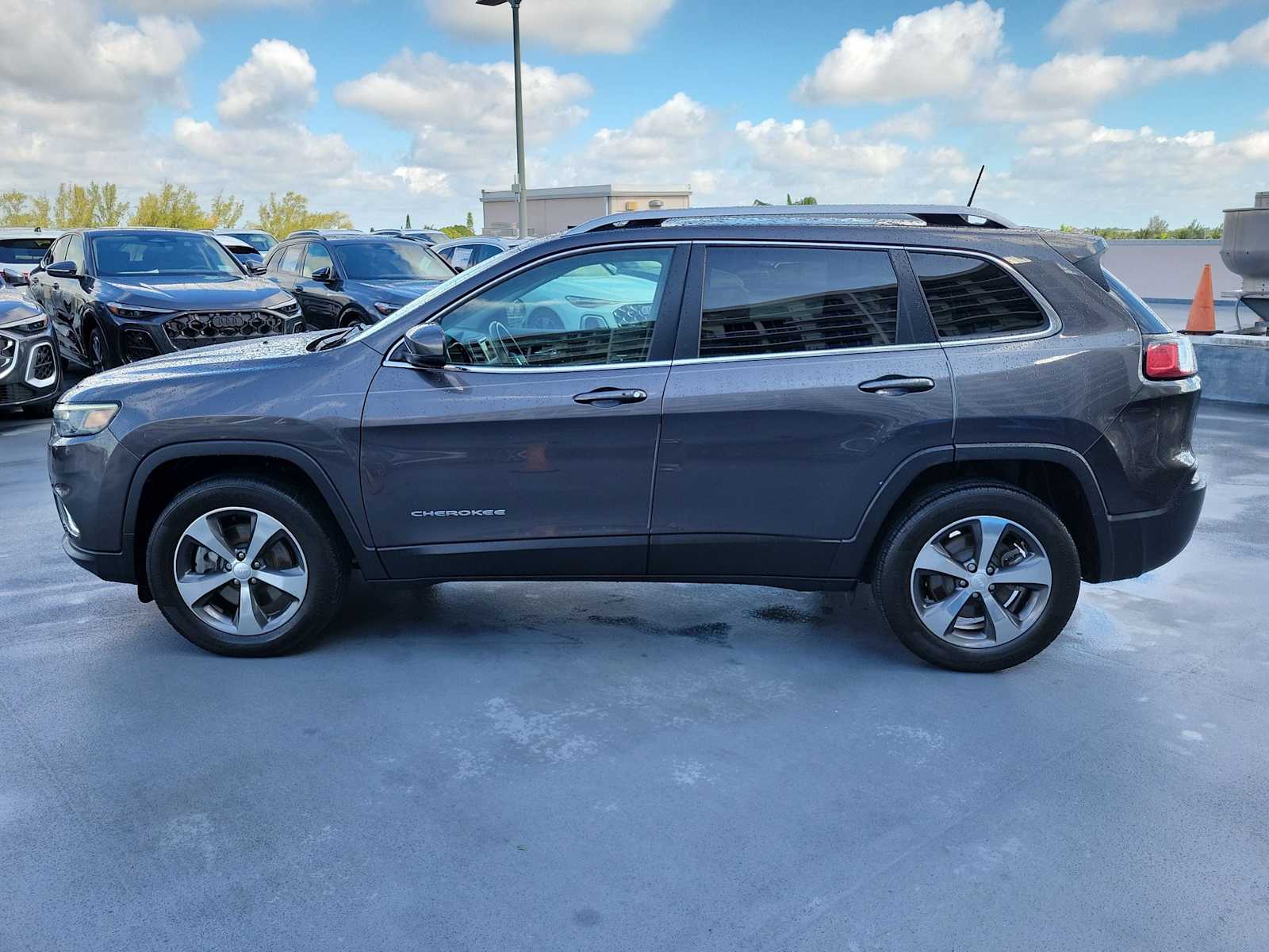 Thumbnail: 2020 Jeep Cherokee - 3