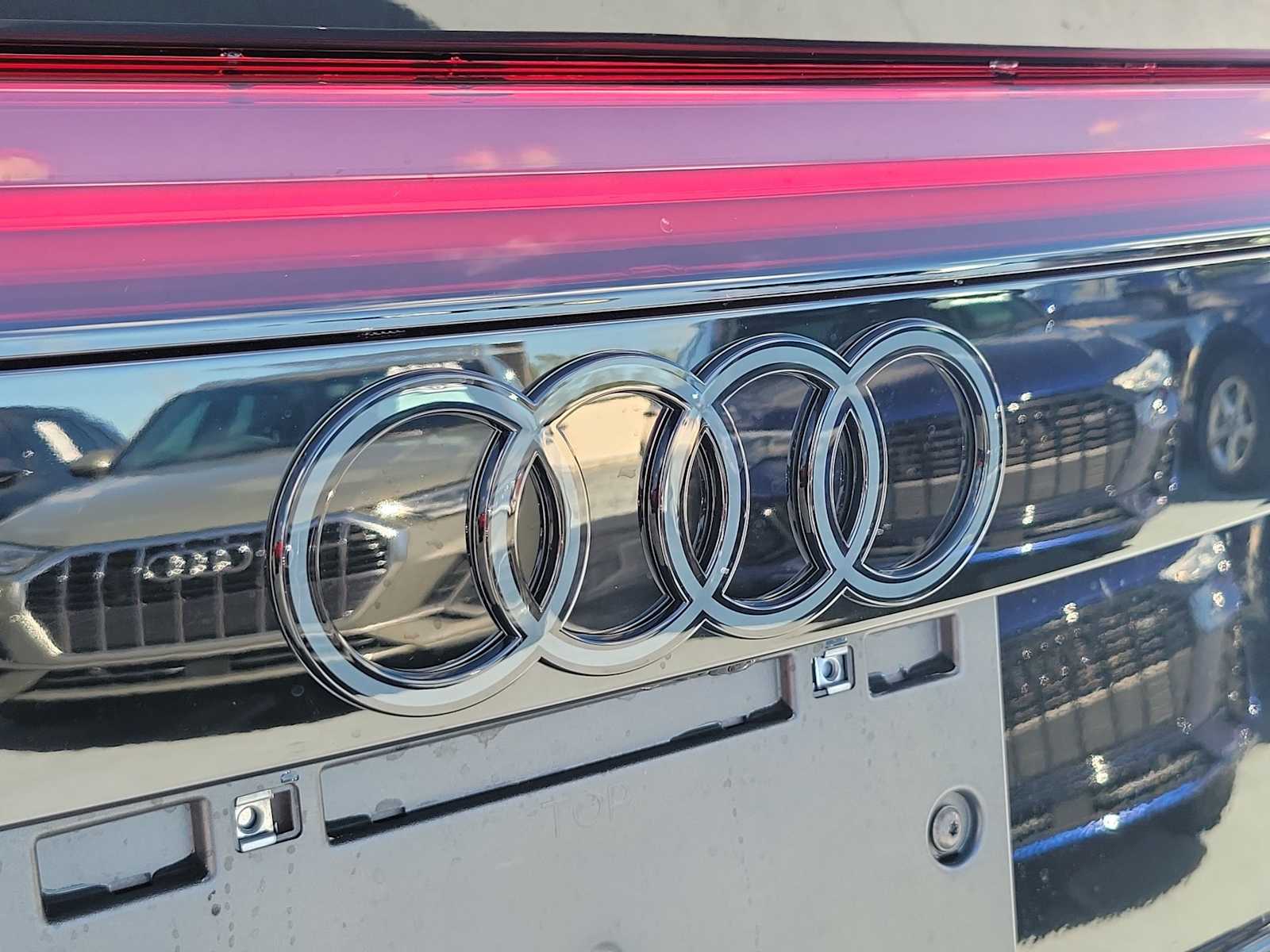 Thumbnail: 2026 Audi Q8 - 10