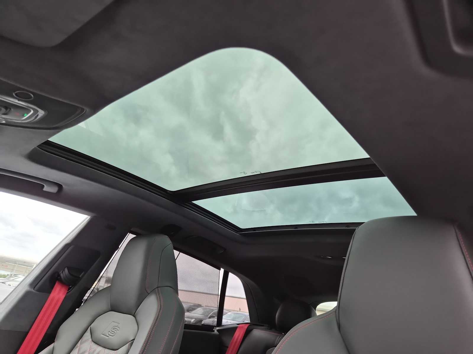 Thumbnail: 2026 Audi SQ8 - 18