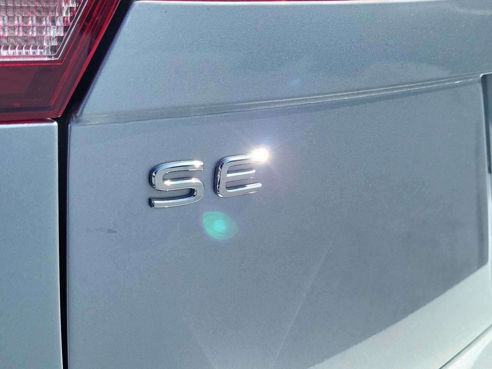 Thumbnail: 2023 Volkswagen Tiguan - 11