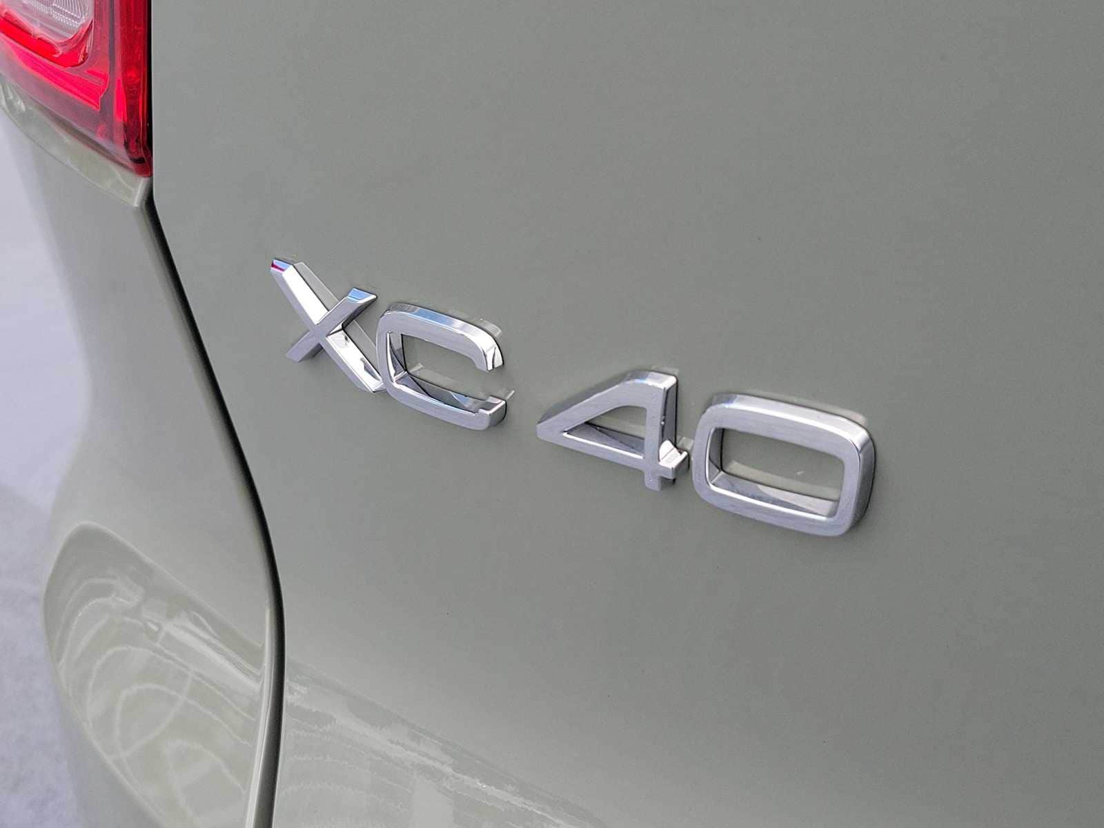 Thumbnail: 2024 Volvo XC40 - 12