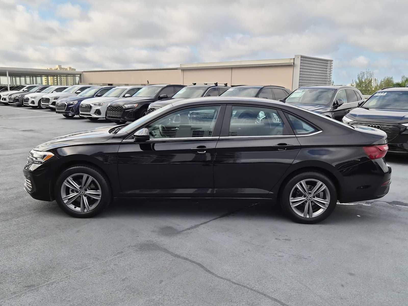 Thumbnail: 2023 Volkswagen Jetta - 3