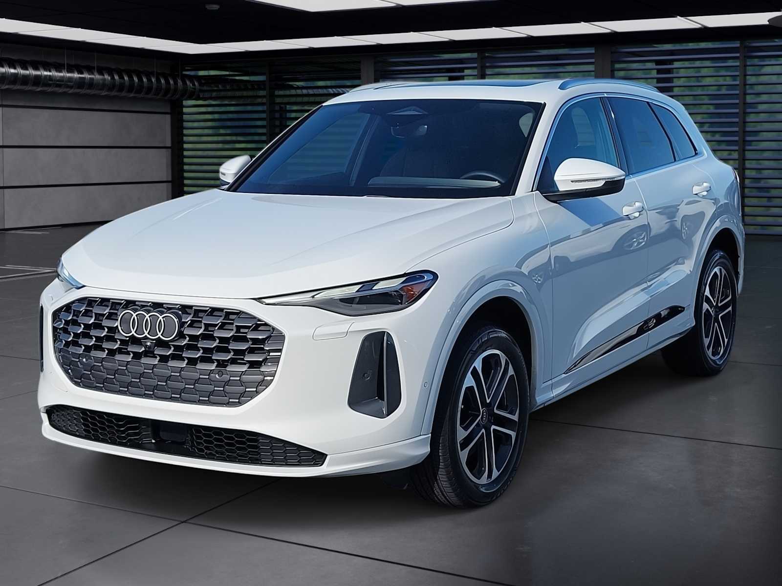 Thumbnail: 2025 Audi Q5 - 1