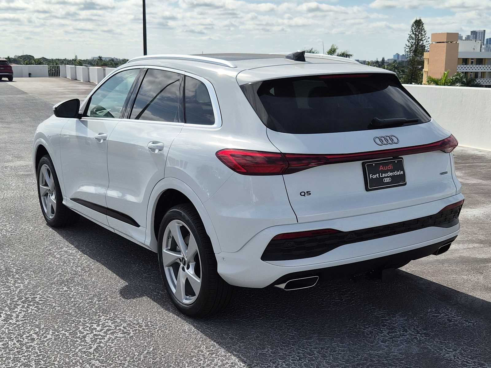 Thumbnail: 2025 Audi Q5 - 4