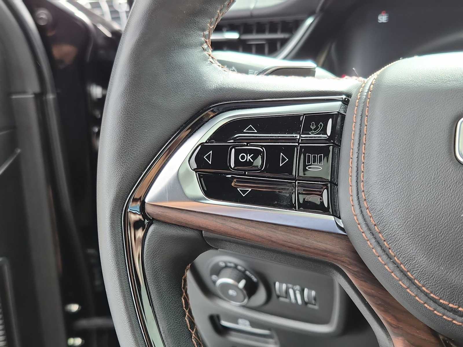 Thumbnail: 2022 Jeep Grand Cherokee - 21