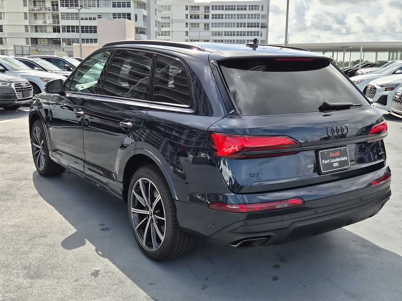 Thumbnail: 2026 Audi Q7 - 4