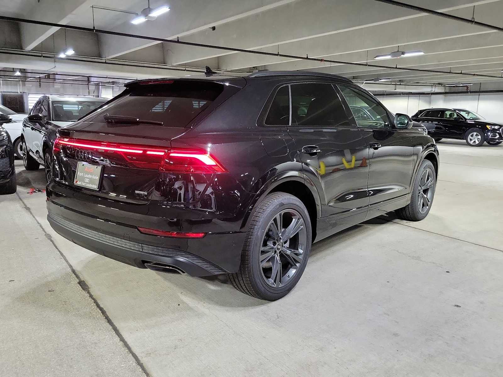 Thumbnail: 2026 Audi Q8 - 6
