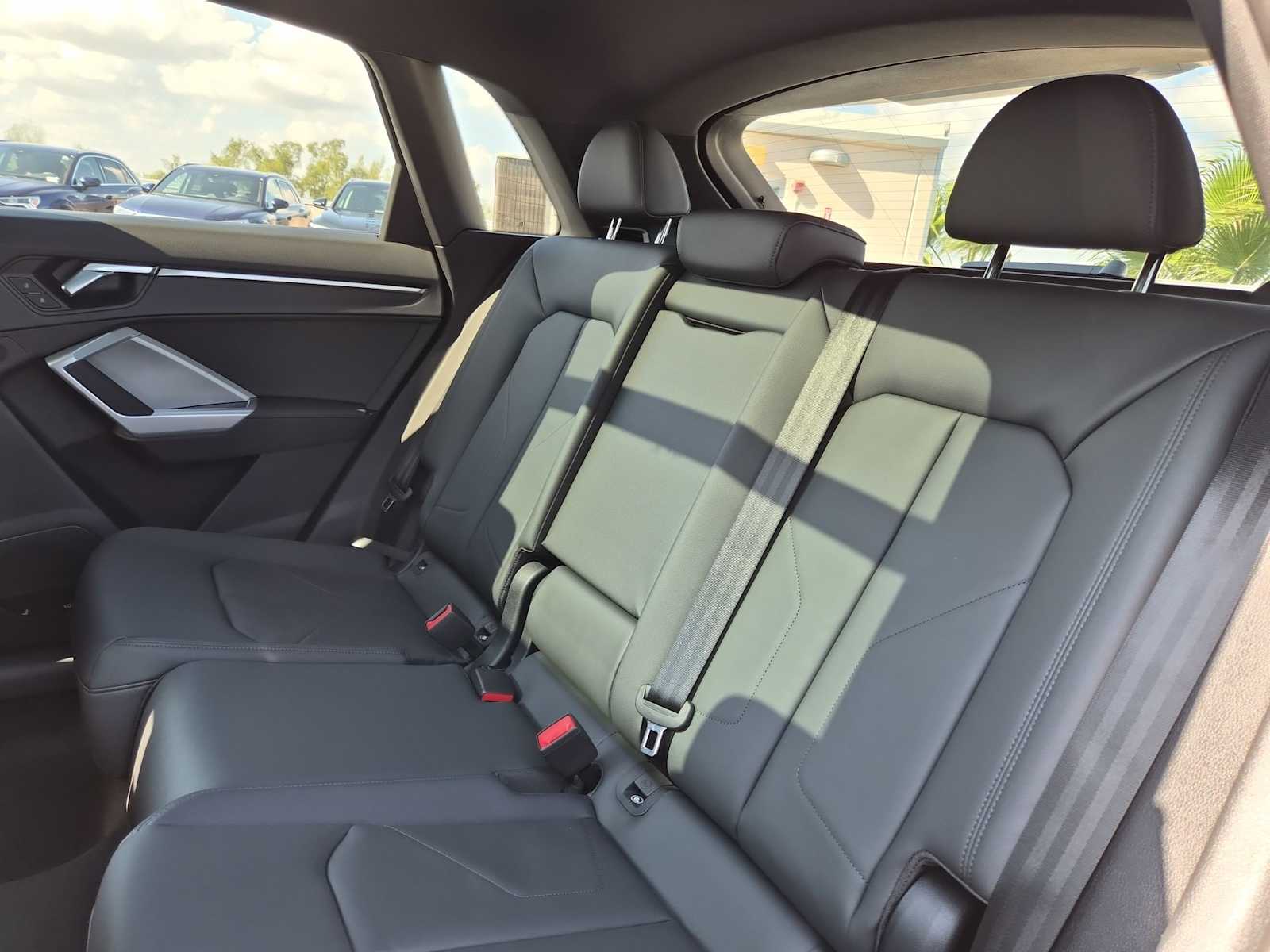 Thumbnail: 2025 Audi Q3 - 19