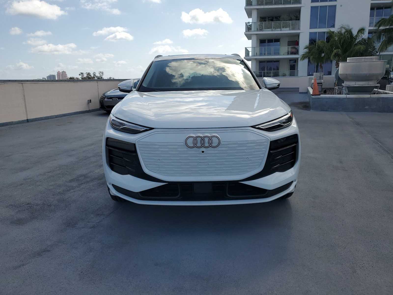 Thumbnail: 2025 Audi Q6 e-tron - 9