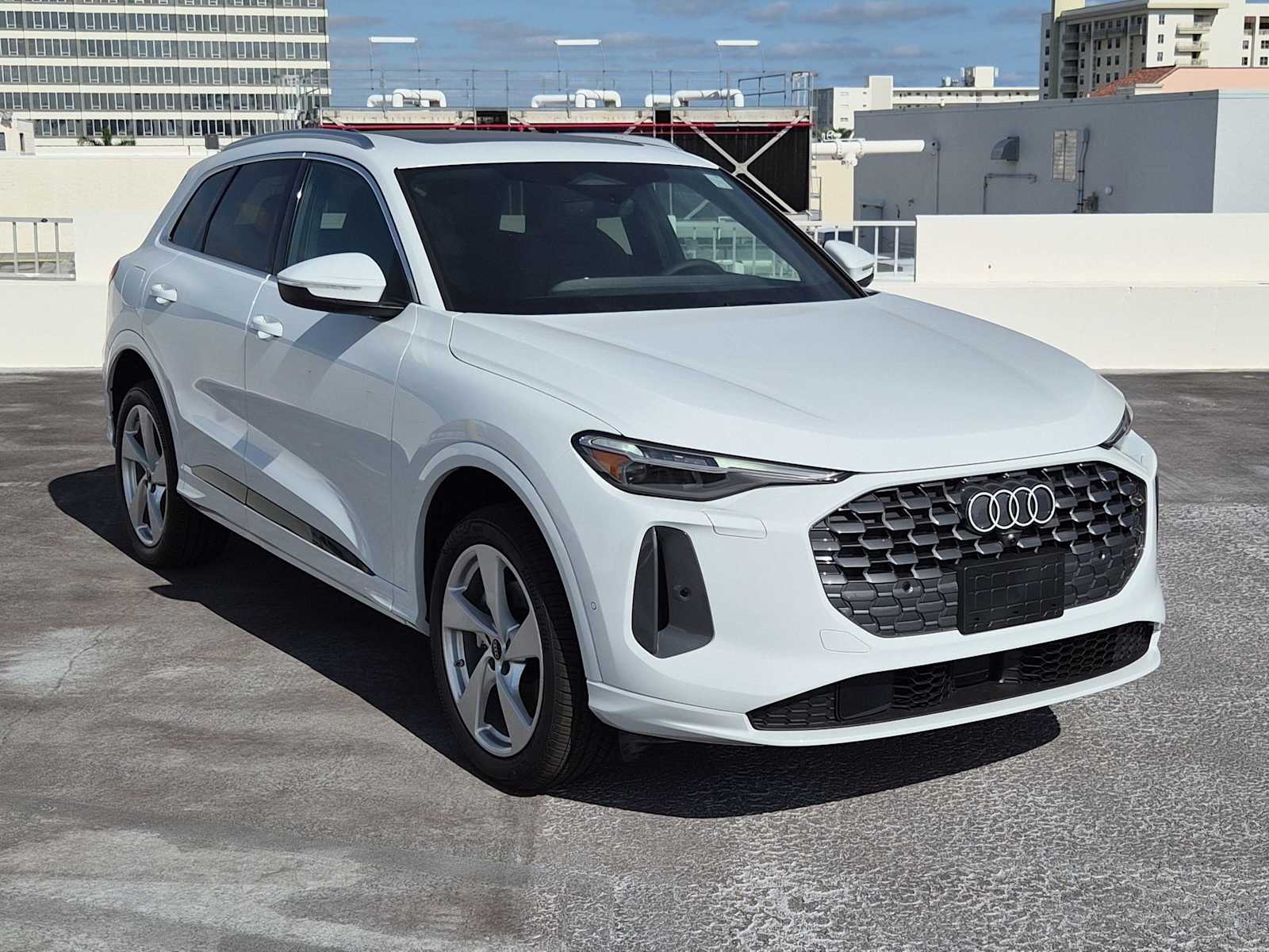 Thumbnail: 2025 Audi Q5 - 8