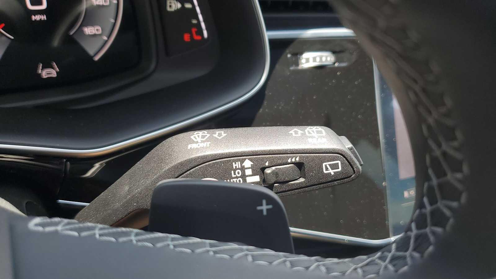 Thumbnail: 2026 Audi Q8 - 25