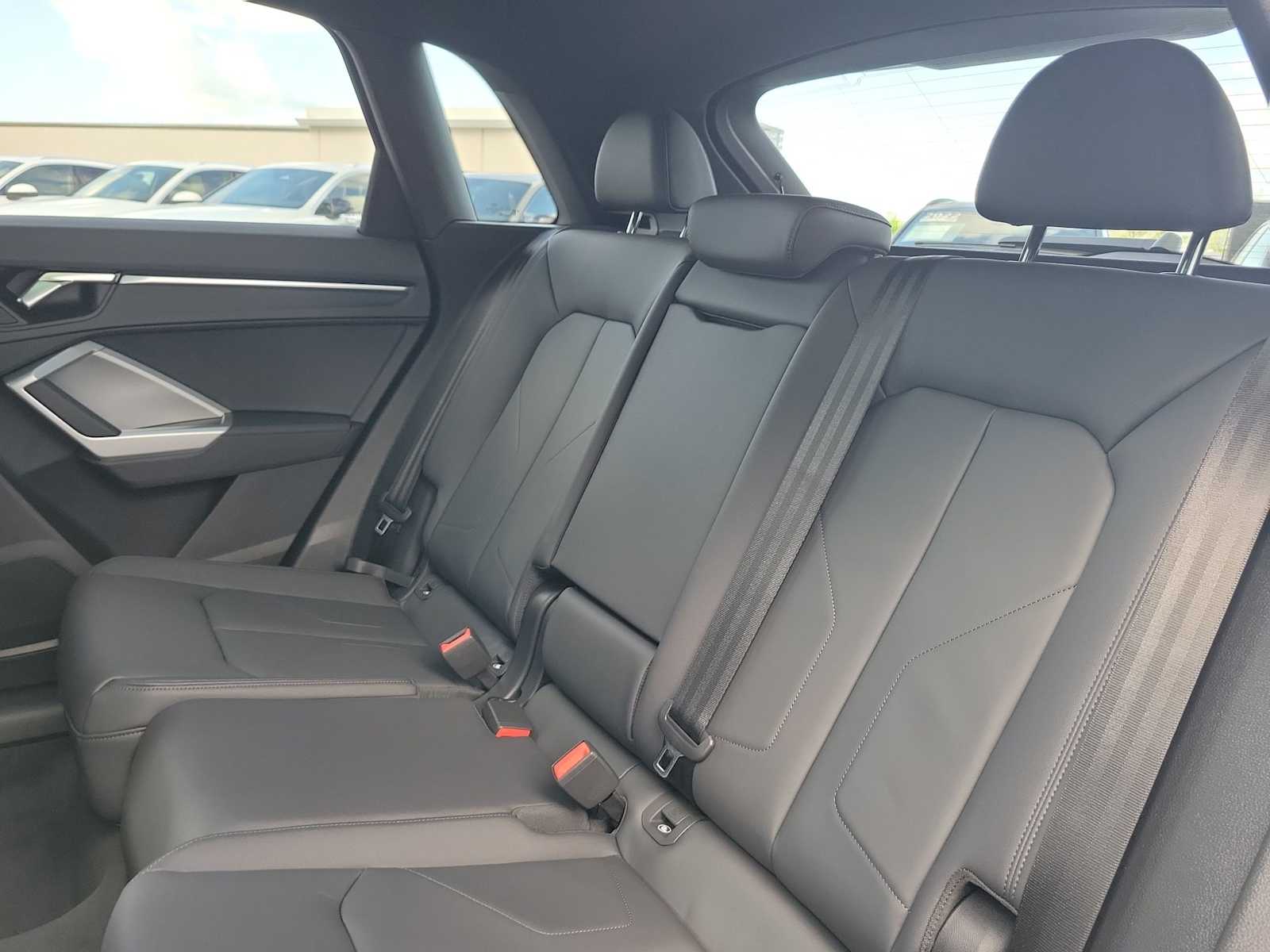 Thumbnail: 2025 Audi Q3 - 19