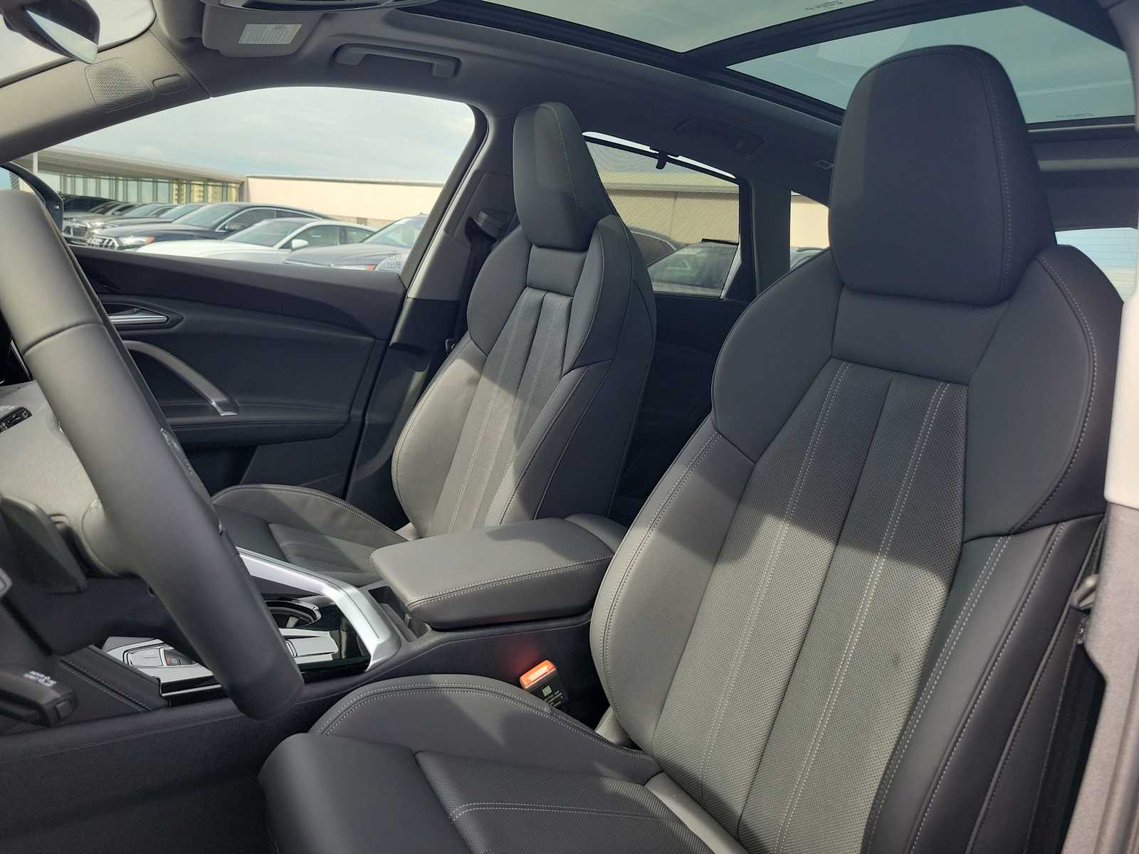 Thumbnail: 2025 Audi Q5 - 15