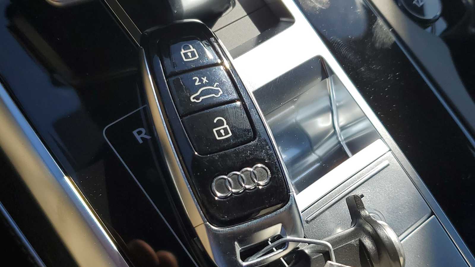 Thumbnail: 2026 Audi Q8 - 35