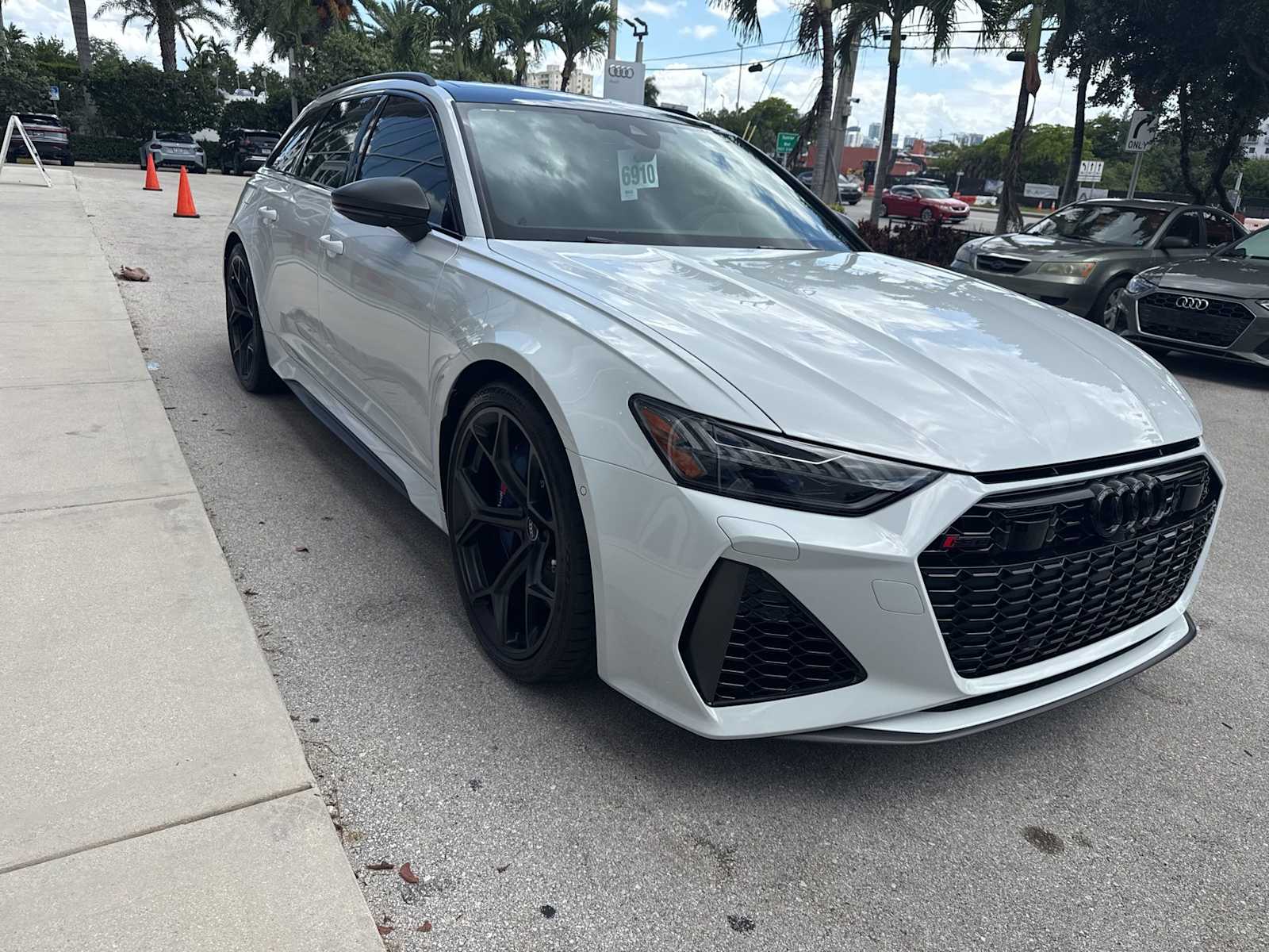 Thumbnail: 2025 Audi RS 6 - 2