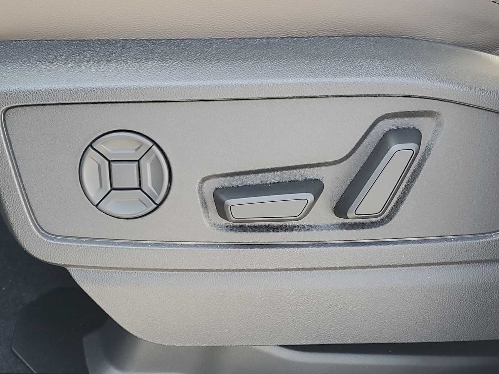 Thumbnail: 2025 Audi Q5 - 16