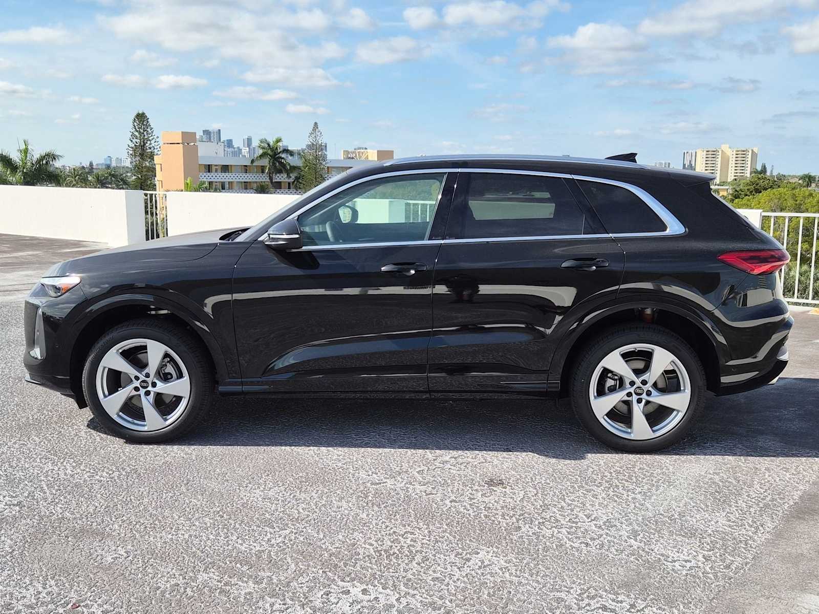 Thumbnail: 2025 Audi Q5 - 3