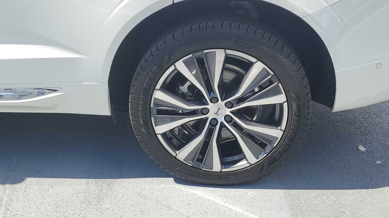 Thumbnail: 2022 Volvo XC60 - 13