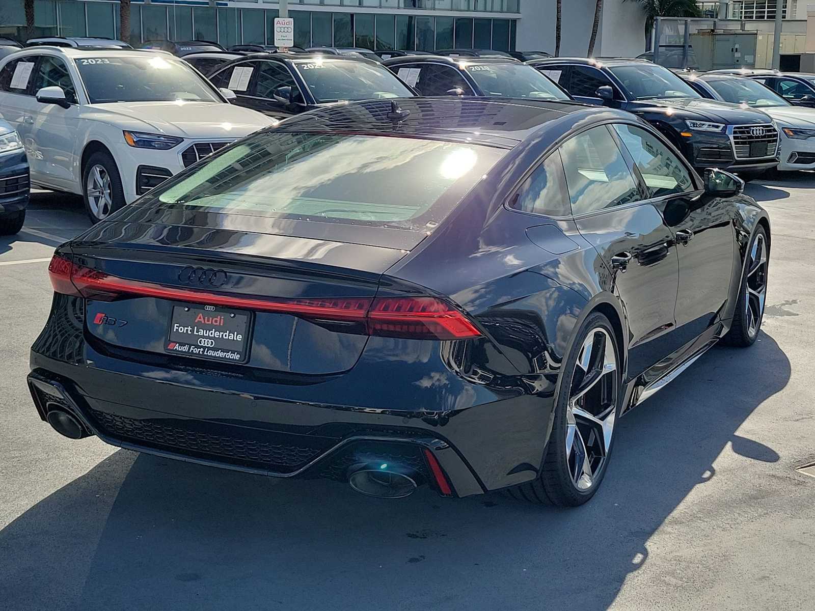 Thumbnail: 2026 Audi RS 7 - 6