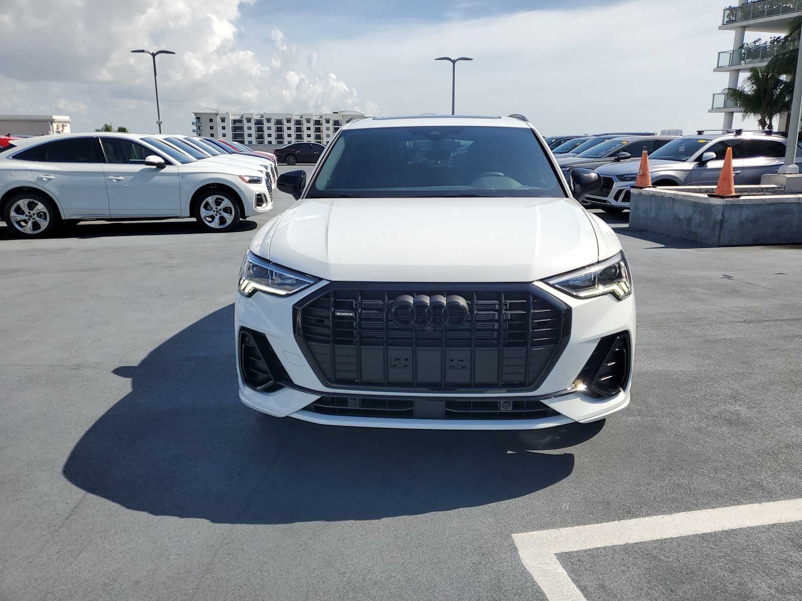 Thumbnail: 2025 Audi Q3 - 9