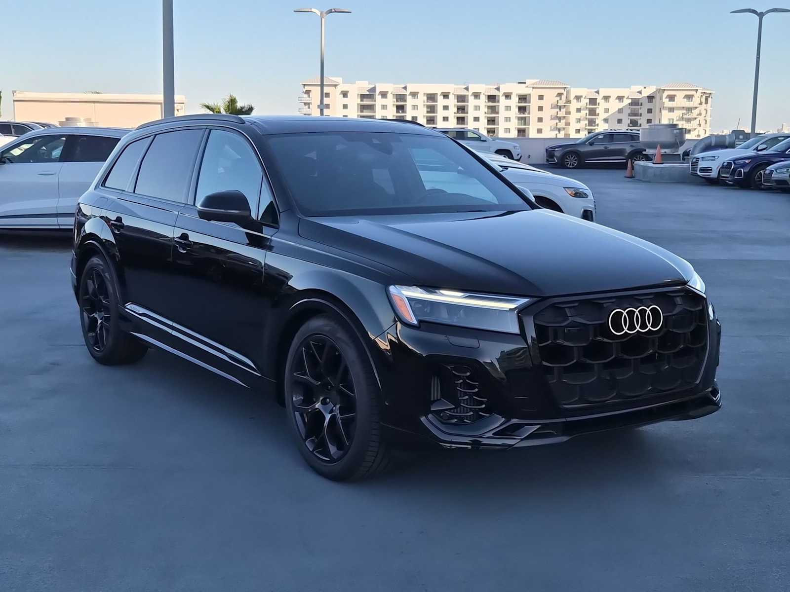 Thumbnail: 2026 Audi SQ7 - 8