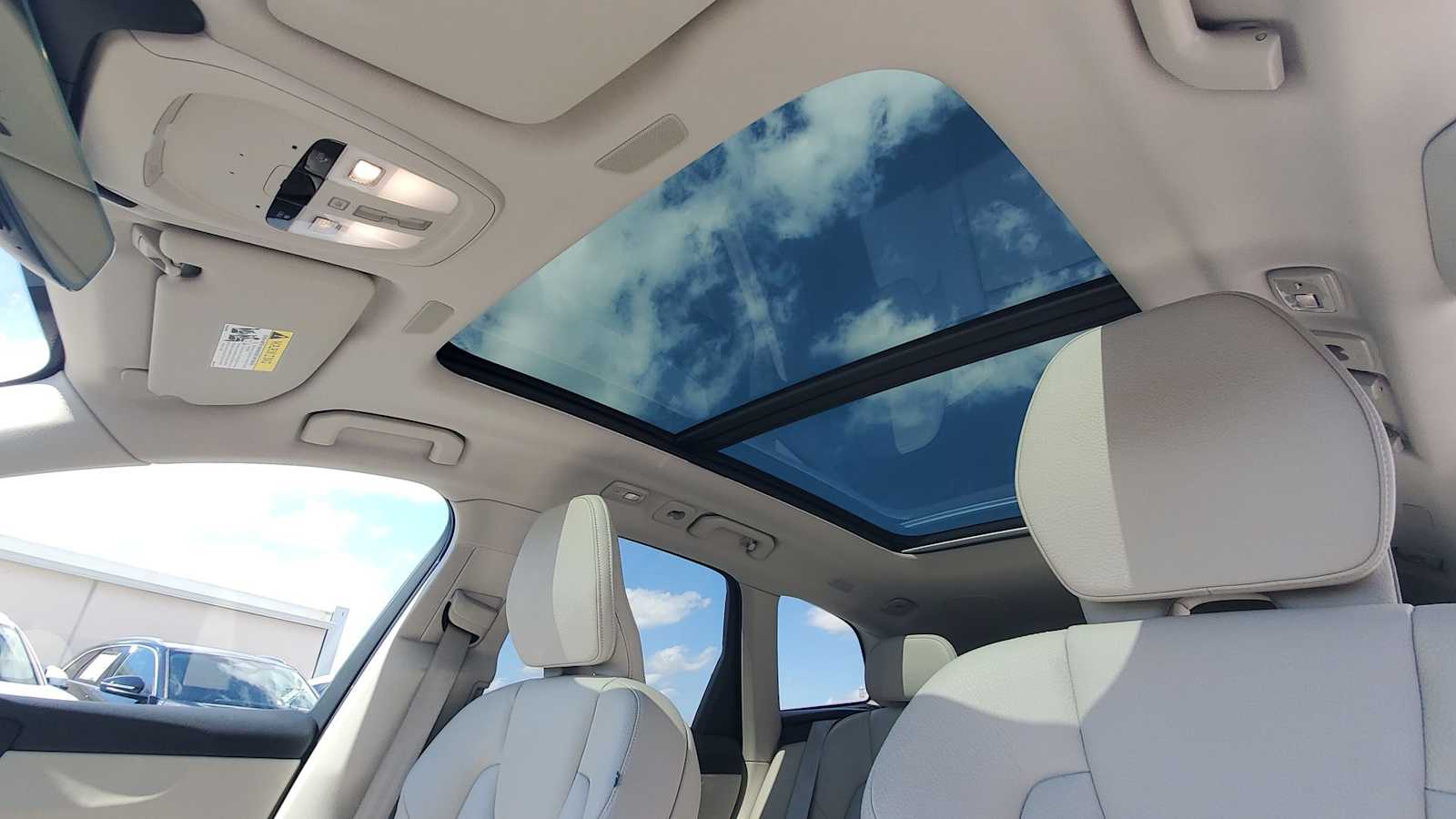 Thumbnail: 2022 Volvo XC60 - 19