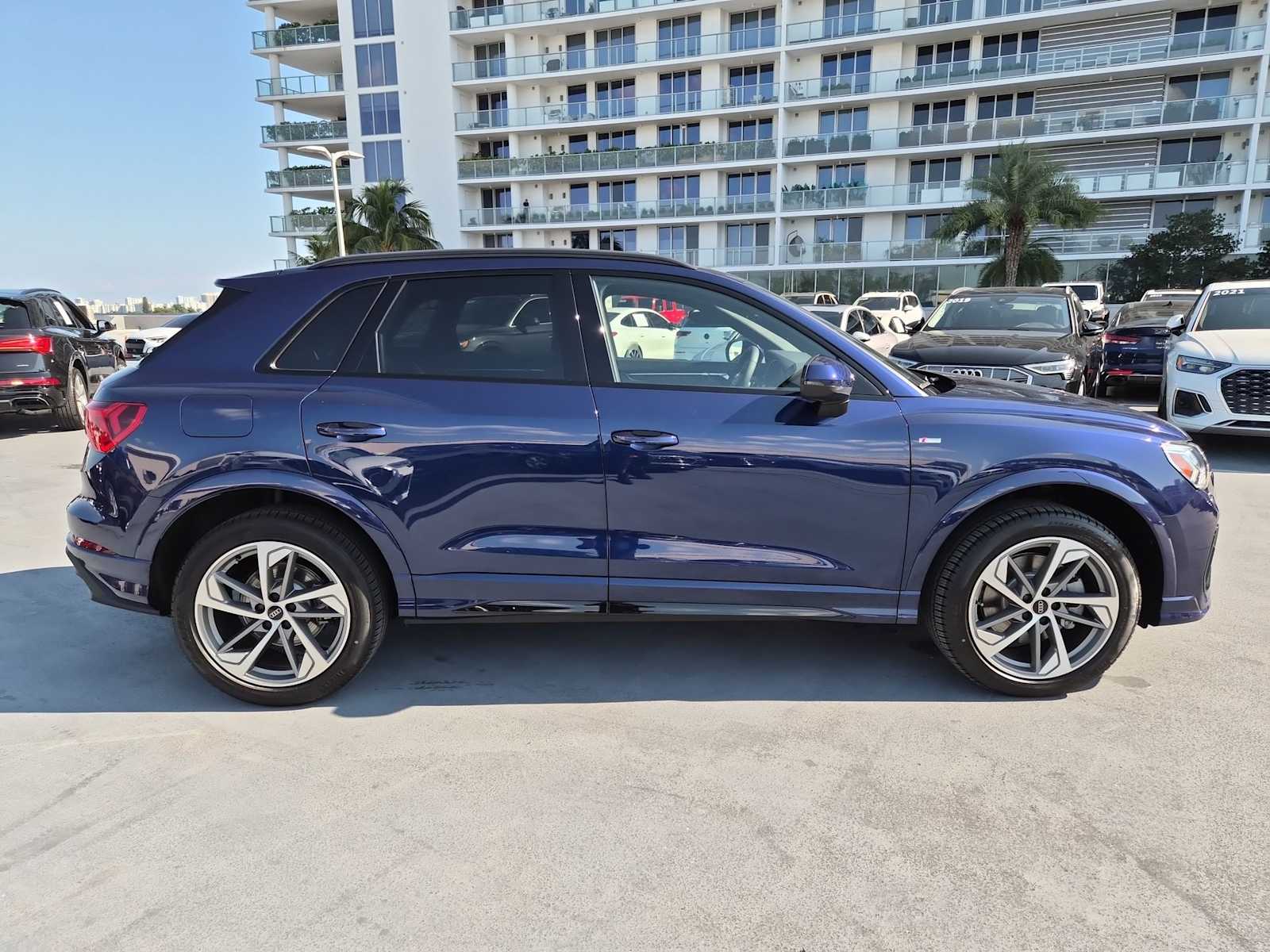 Thumbnail: 2025 Audi Q3 - 7