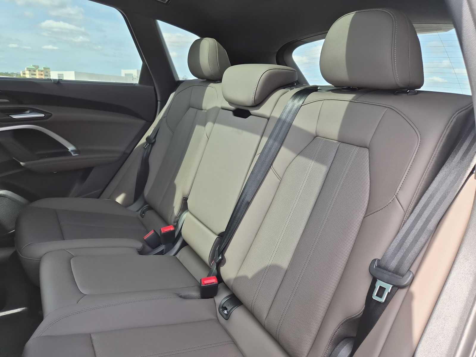 Thumbnail: 2025 Audi Q5 - 19