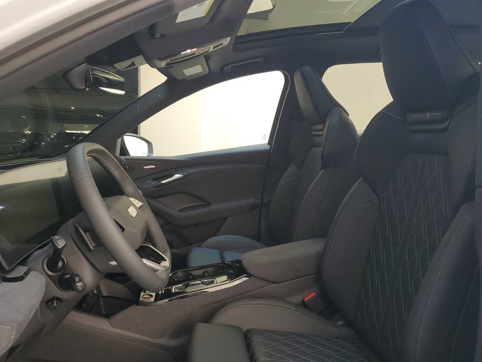 Thumbnail: 2025 Audi SQ6 e-tron - 12